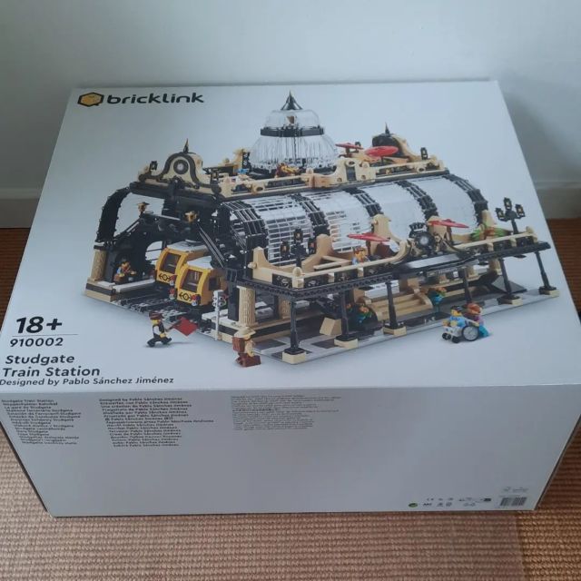 #Studgate Station arrived as well. What a large box! #Lego #BrickLink