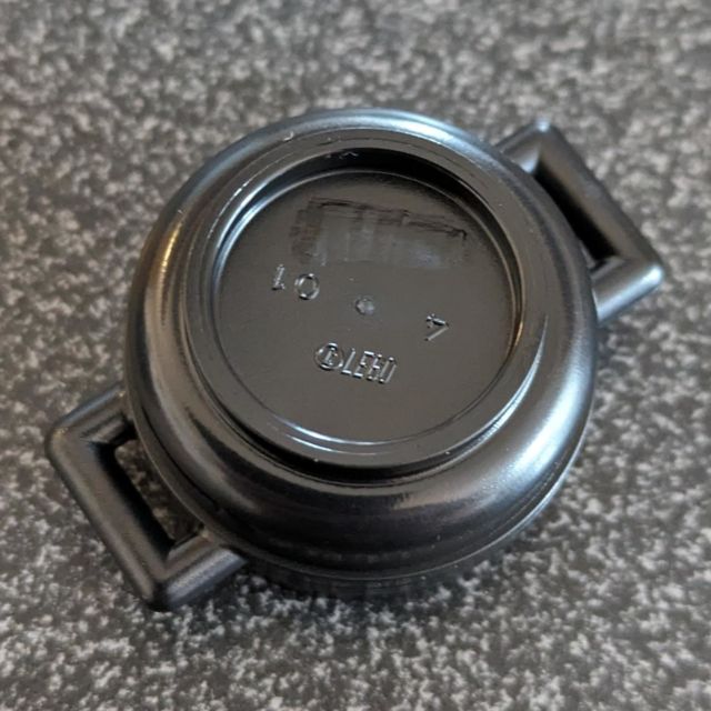 Talk about sustainability... This pot/cauldron is fresh from set 11033 (2023) and you can see that #LEGO still uses  the old mold with the erased #Fabuland Logo. This mold must have been manufactured around 35 to 40 years ago. The second pic shows a used pot with the original Logo from the #80s.